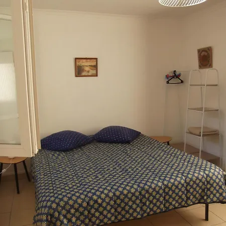 شقة En Rez-de-chaussee Avec Marche *