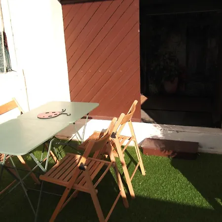 Appartement En Rez-de-chaussée Avec Marche *