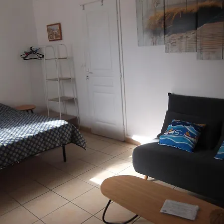 En Rez-de-chaussée Avec Marche Le Grau-du-Roi