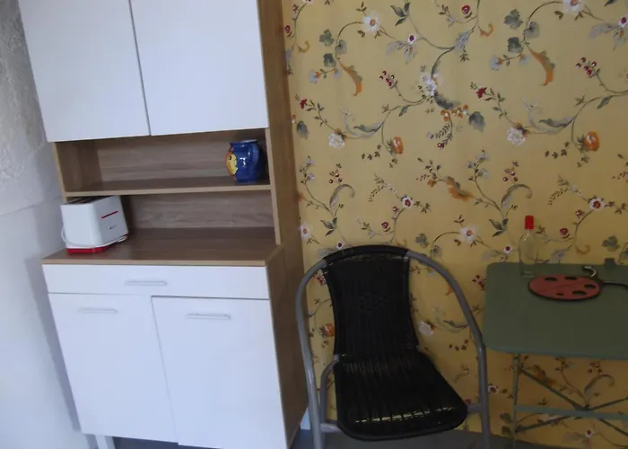 En Rez-de-chaussee Avec Marche Apartamento